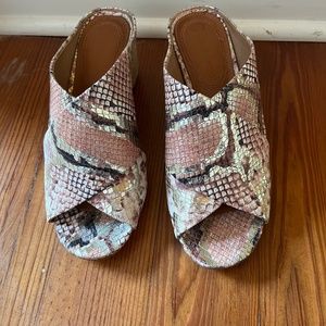 Corso Como Holdan Wedge Espadrille Sandal in Platinum Glam Snake